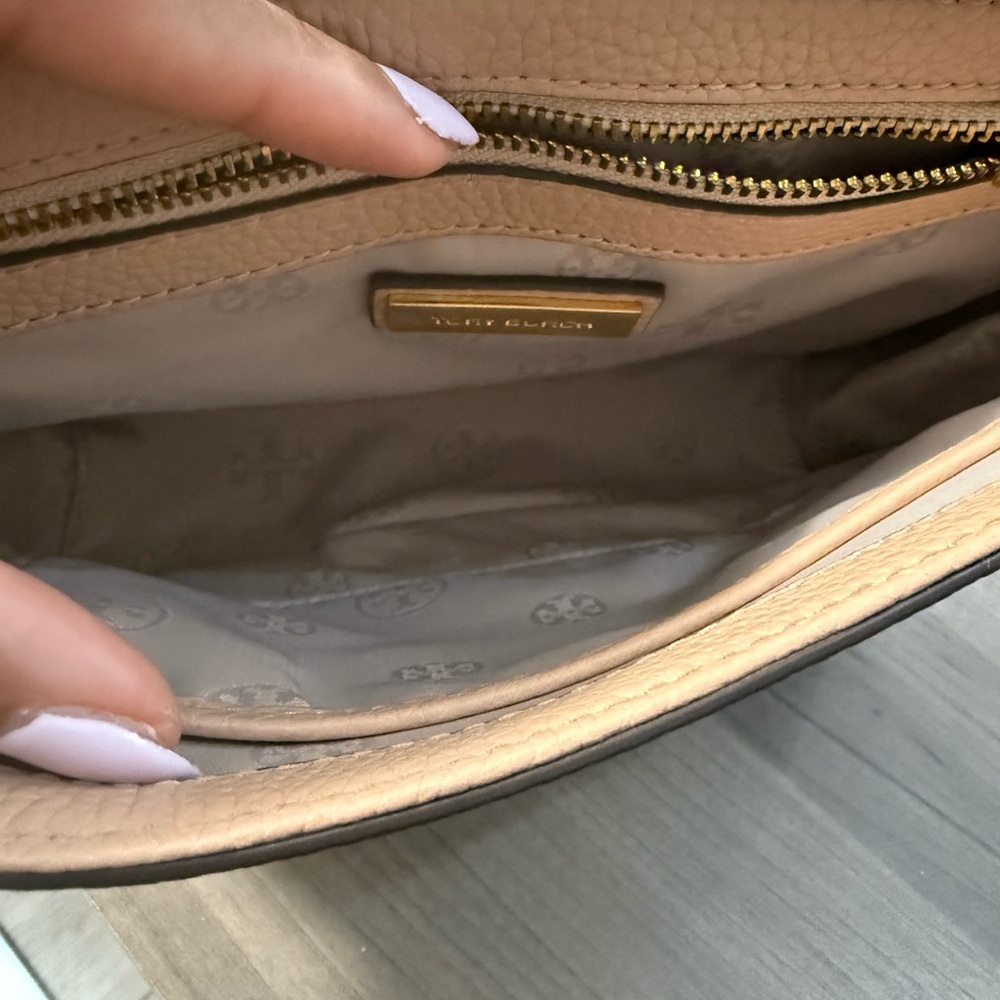 Tory Burch Tan Crossbody Bag with Gold Accents - Picture 4 of 6